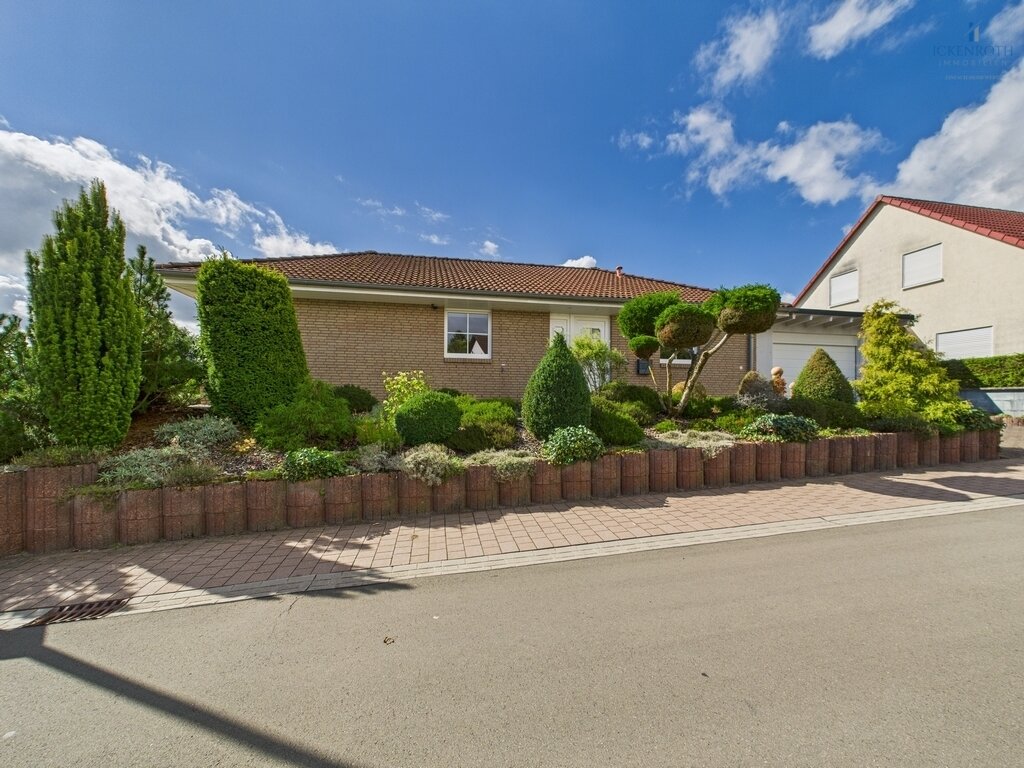 **Traumhafter Bungalow mit idyllischem Garten, XXL Garage, Wintergarten, barrierefrei!** **Traumhafter Bungalow mit idyllischem Garten, XXL Garage, Wintergarten, barrierefrei!**