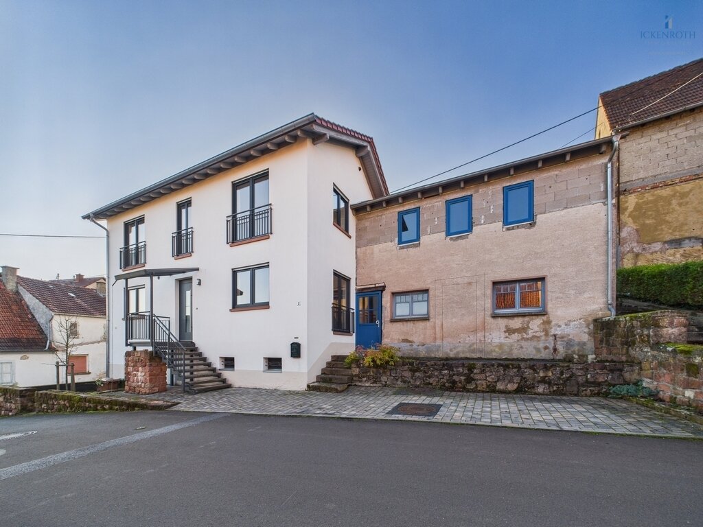 **Modernes Einfamilienhaus mit Ausbaufläche, gr. Scheune, Gartengrundstück + idyllischer Wiesenfläche! Tolle Kombination!** **Modernes Einfamilienhaus mit Ausbaufläche, gr. Scheune, Gartengrundstück + idyllischer Wiesenfläche! Tolle Kombination!**