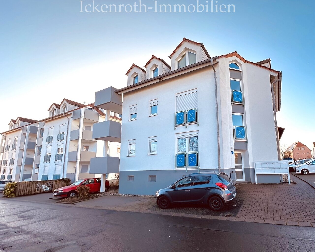 **Schöne möblierte 2-Zi.-Wohnung mit Balkon, Küche, 2x Stellplatz + Keller"" **Schöne möblierte 2-Zi.-Wohnung mit Balkon, Küche, 2x Stellplatz + Keller""