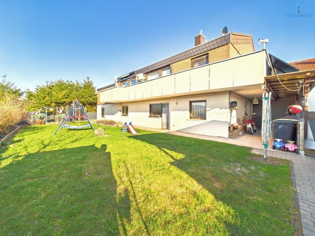 **Großzügiges 1-2 Familienhaus mit Balkon, Doppelgarage und traumhaftem Weitblick! Ruhige Lage!!!** **Großzügiges 1-2 Familienhaus mit Balkon, Doppelgarage und traumhaftem Weitblick! Ruhige Lage!!!**