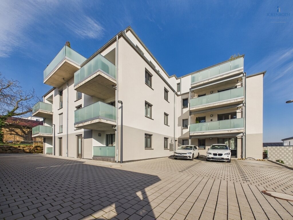 **Moderne 2-Zi.-EG-Whg, 85m², 2x Terrasse, EBK, Barrierefrei, gr. Carport - am Schloßpark!** **Moderne 2-Zi.-EG-Whg, 85m², 2x Terrasse, EBK, Barrierefrei, gr. Carport - am Schloßpark!**