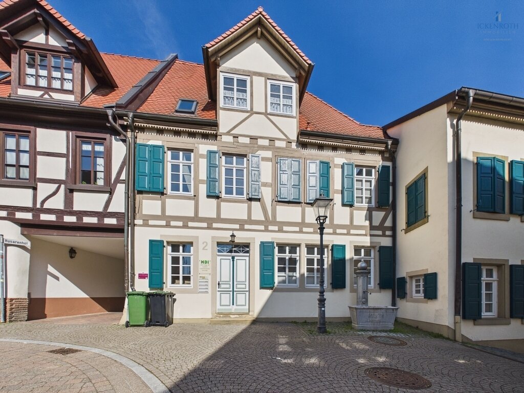 **Wohnen im historischen Gebäude!!! Individuelle 3,5-Zi.-Wohnung (ca. 98m², 2.OG) in zentraler Lage von Kirchheimbolanden** **Wohnen im historischen Gebäude!!! Individuelle 3,5-Zi.-Wohnung (ca. 98m², 2.OG) in zentraler Lage von Kirchheimbolanden**