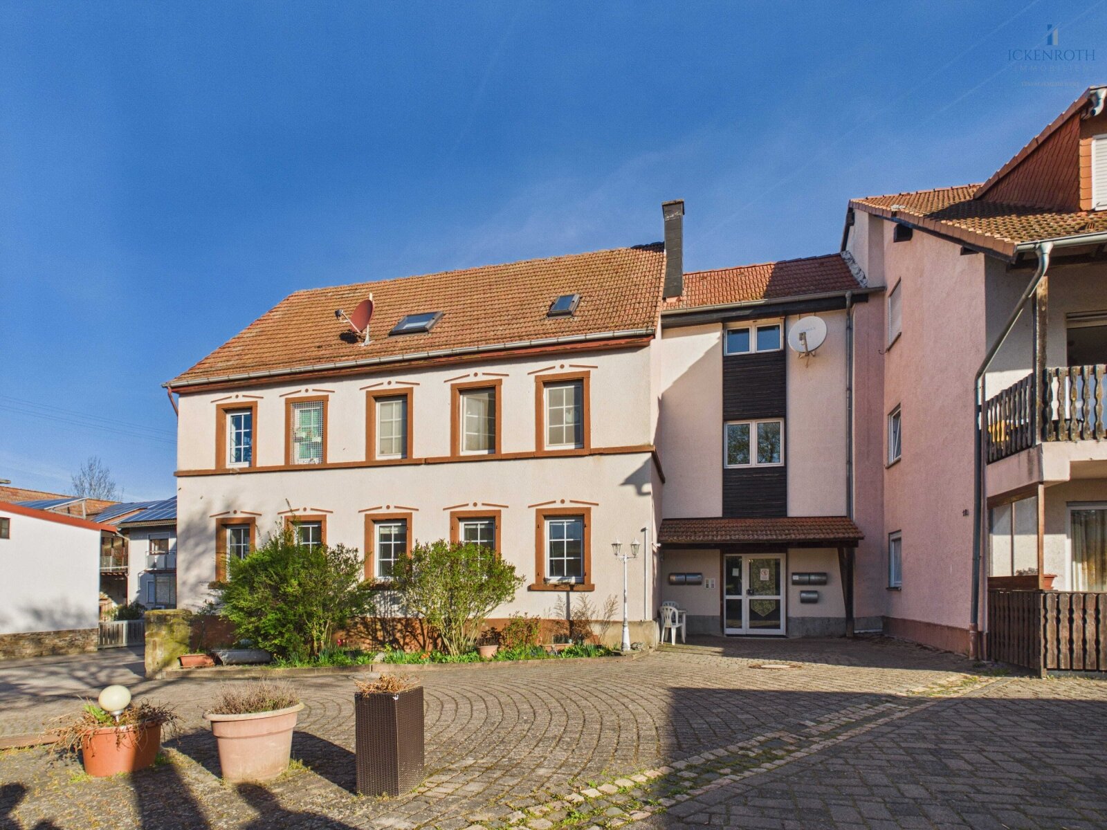 **Schöne 3-Zi.-ETW mit guter Raumaufteilung, KFZ, Abstellraum, uvm. - idyllische Lage!** **Schöne 3-Zi.-ETW mit guter Raumaufteilung, KFZ, Abstellraum, uvm. - idyllische Lage!**