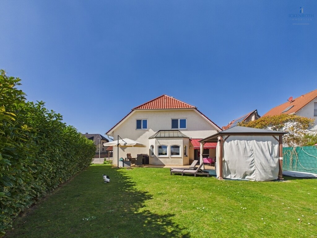 **Schönes 1-3 Familienhaus (ca. 396m²) mit Garten, Garagen, uvm. - viele Möglichkeiten + tolle Lage!** **Schönes 1-3 Familienhaus (ca. 396m²) mit Garten, Garagen, uvm. - viele Möglichkeiten + tolle Lage!**