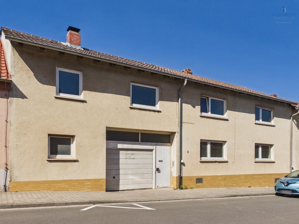 **Sanierungsbedürftiges 1-2 FH (ca. 161m²) mit Innenhof, gr. Garage, uvm. - zentrale Lage!** **Sanierungsbedürftiges 1-2 FH (ca. 161m²) mit Innenhof, gr. Garage, uvm. - zentrale Lage!**