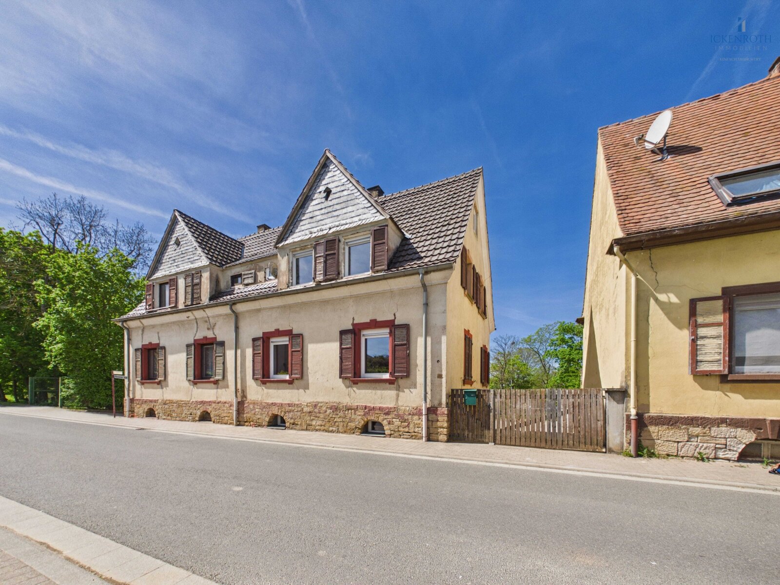**Spannende DHH (ca.183m²) mit schöner Gartenfläche, Innenhof und vielen Möglichkeiten - fast fertig gestellt!** **Spannende DHH (ca.183m²) mit schöner Gartenfläche, Innenhof und vielen Möglichkeiten - fast fertig gestellt!**