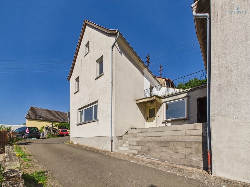 **Modernisiertes & pflegeleichtes 4-Zi.-Einfamilienhaus (ca.100m²) im höchsten Dorf der Pfalz** **Modernisiertes & pflegeleichtes 4-Zi.-Einfamilienhaus (ca.100m²) im höchsten Dorf der Pfalz**
