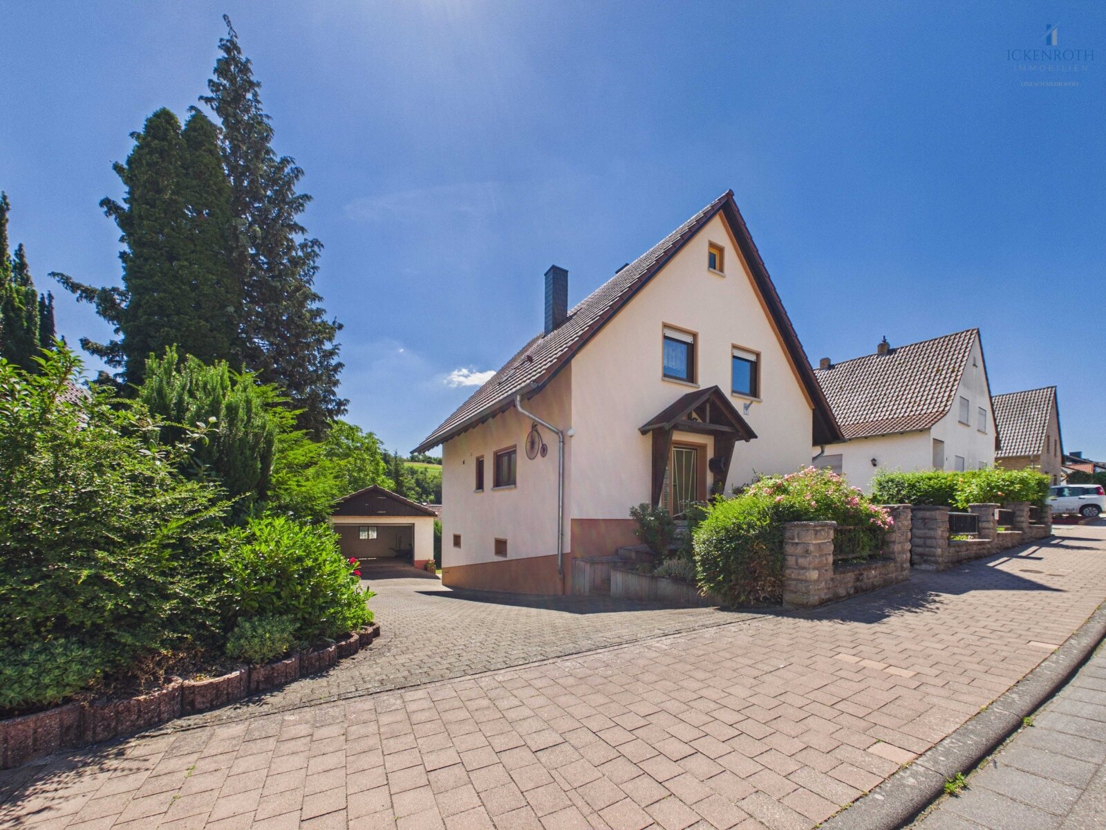 **Schönes EFH mit gr. Garage, guter Raumaufteilung & toller Gartenfläche - gute, ruhige Lage!** **Schönes EFH mit gr. Garage, guter Raumaufteilung & toller Gartenfläche - gute, ruhige Lage!**