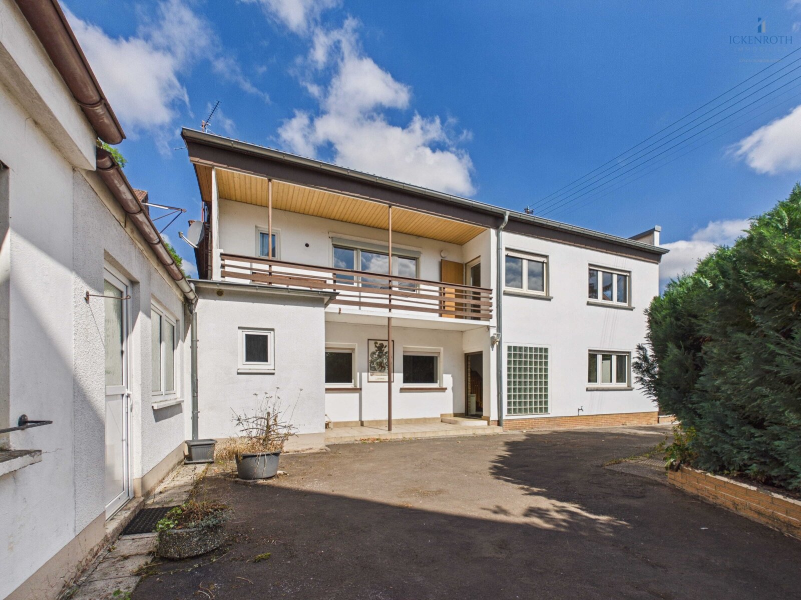 **Gemütliches EFH mit viel Abstellfläche, Garage & guter Raumaufteilung - viel Potenzial!** **Gemütliches EFH mit viel Abstellfläche, Garage & guter Raumaufteilung - viel Potenzial!**