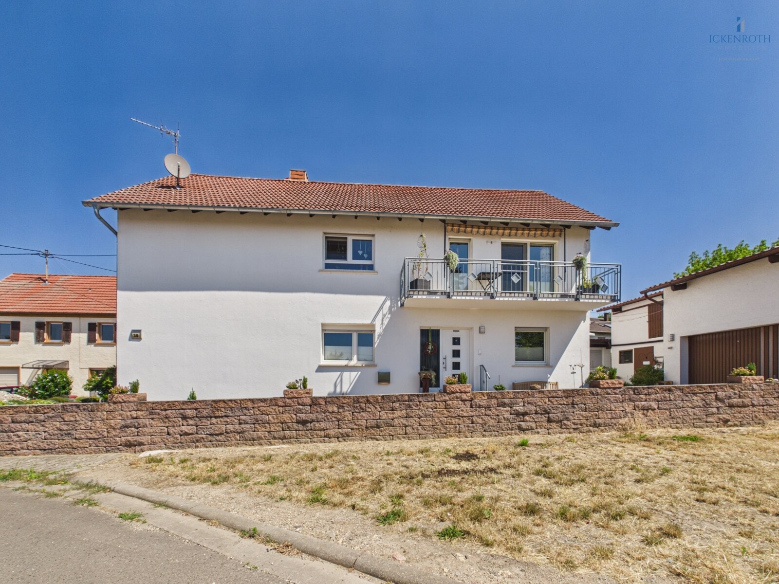 **Schönes 1-2 FH mit toller Gartenfläche, gr. Garage, Nebengebäude uvm. - ruhige Lage!** **Schönes 1-2 FH mit toller Gartenfläche, gr. Garage, Nebengebäude uvm. - ruhige Lage!**