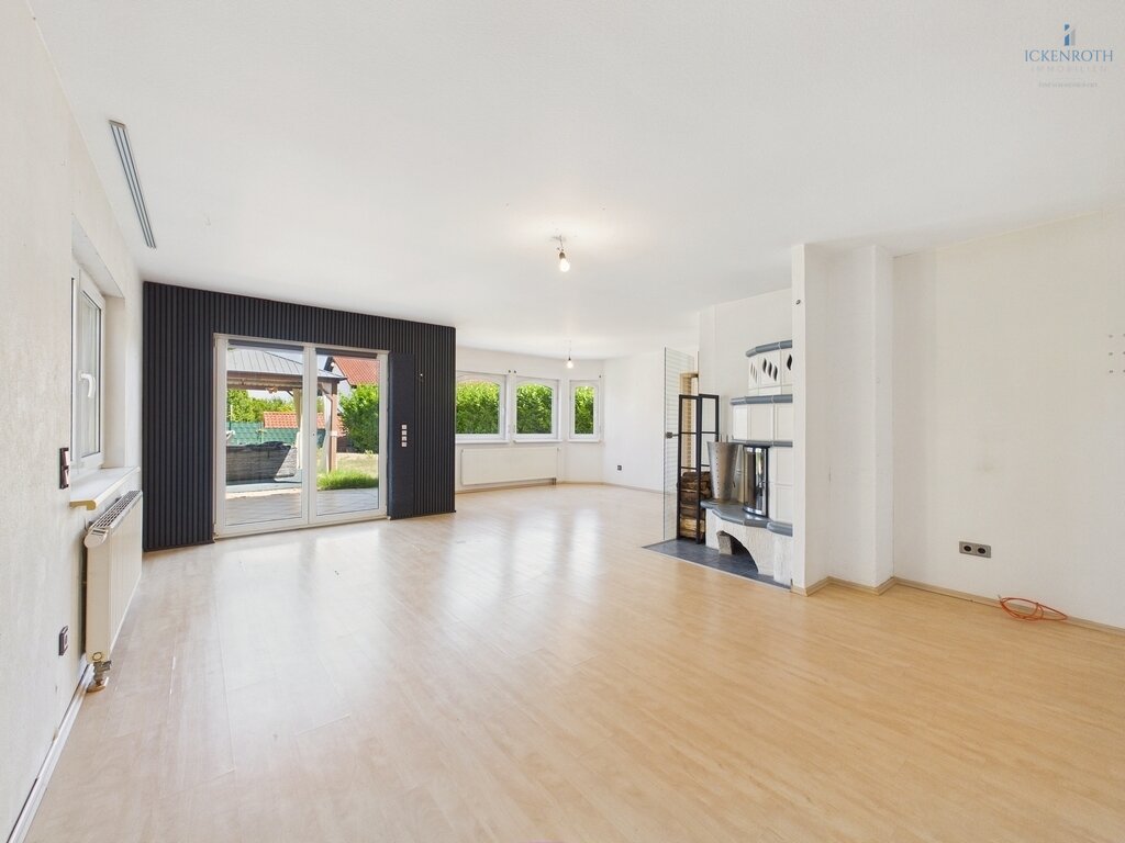 **Schönes 1-3 Familienhaus (ca. 396m²) mit Garten, Garagen, uvm. - viele Möglichkeiten + tolle Lage!** **Schönes 1-3 Familienhaus (ca. 396m²) mit Garten, Garagen, uvm. - viele Möglichkeiten + tolle Lage!**