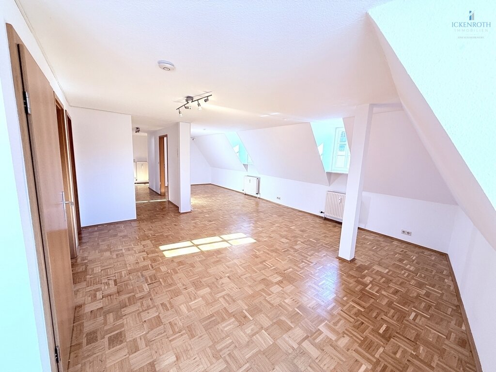Provisionsfrei **Wohnen im sanierten, historischen Gebäude!!! Individuelle 3,5-Zi.-Wohnung (ca. 98m², 2.OG) in zentraler Lage von Kirchheimbolanden** Provisionsfrei **Wohnen im sanierten, historischen Gebäude!!! Individuelle 3,5-Zi.-Wohnung (ca. 98m², 2.OG) in zentraler Lage von Kirchheimbolanden**