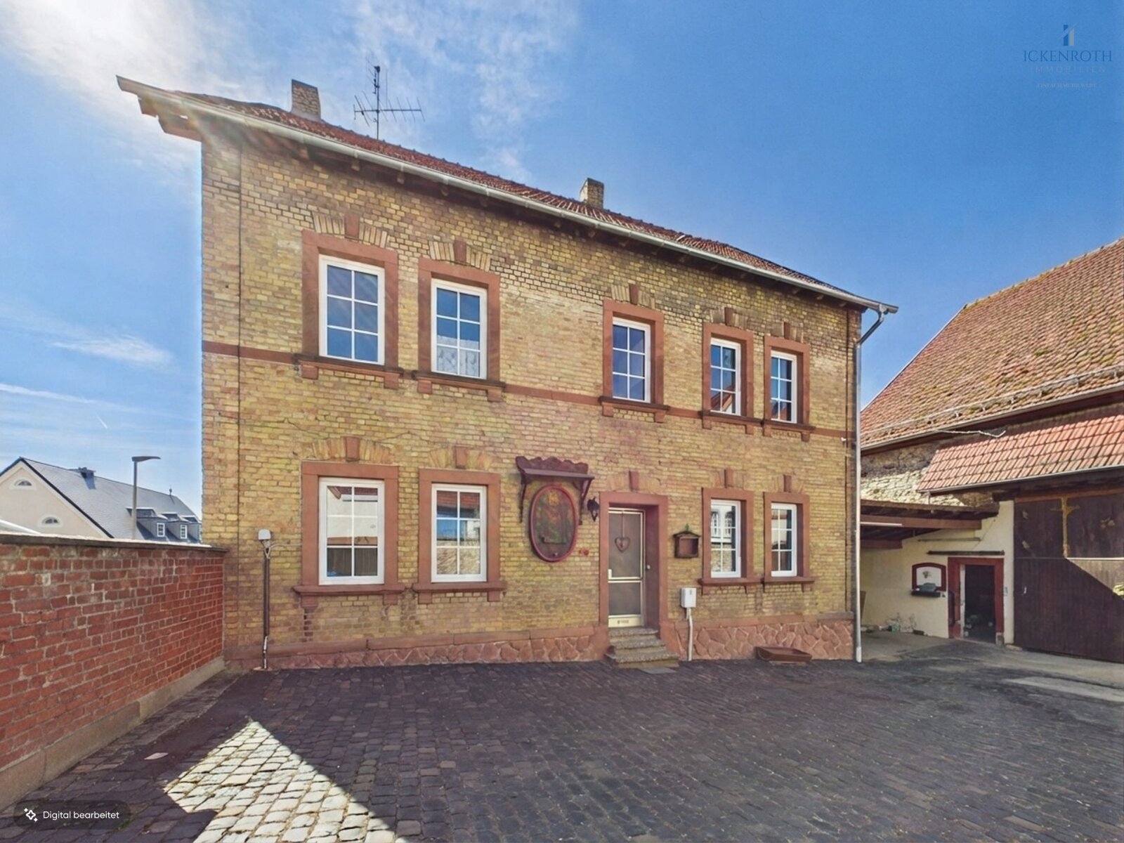 **Hist. Hofanlage mit schöner Gartenfläche, Weitblick, praktischer Scheune & guter Raumaufteilung - viel Potenzial** **Hist. Hofanlage mit schöner Gartenfläche, Weitblick, praktischer Scheune & guter Raumaufteilung - viel Potenzial**