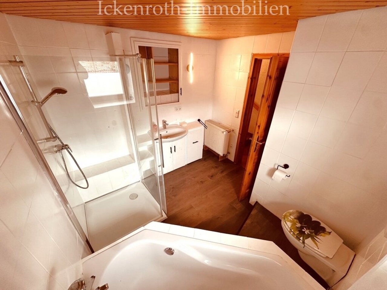 Badezimmer EG 1-2