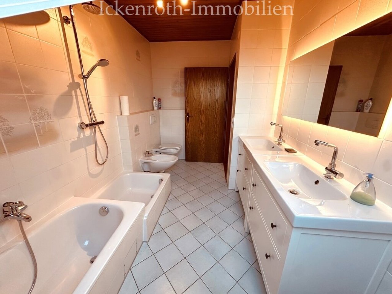 Badezimmer 1-2 DG